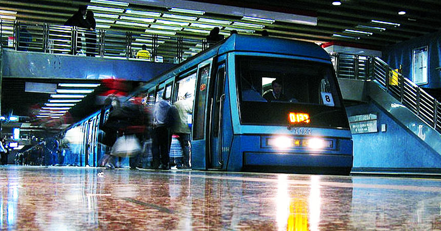 Le robaron el celular en el Metro y ahora buscan a la mujer por las ...