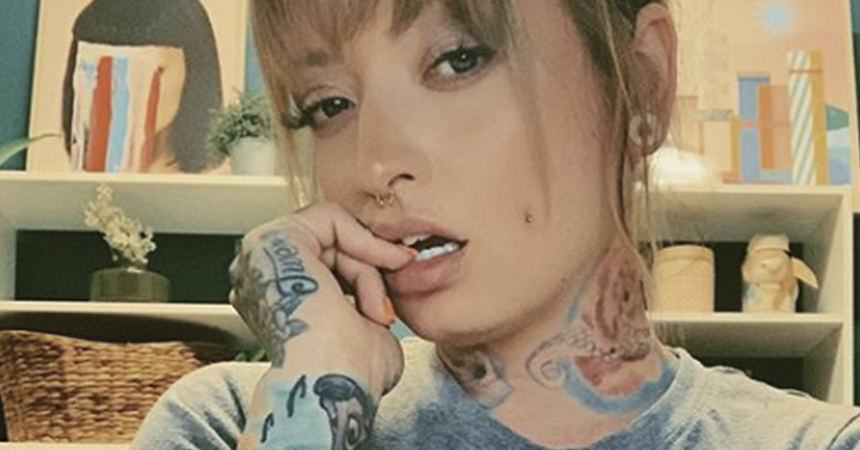 Modelo gana miles de dólares vendiendo su ropa interior usada a sus